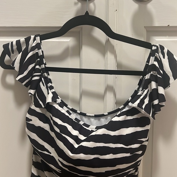 Vince Camuto one piece swim suit - Picture 3 of 7